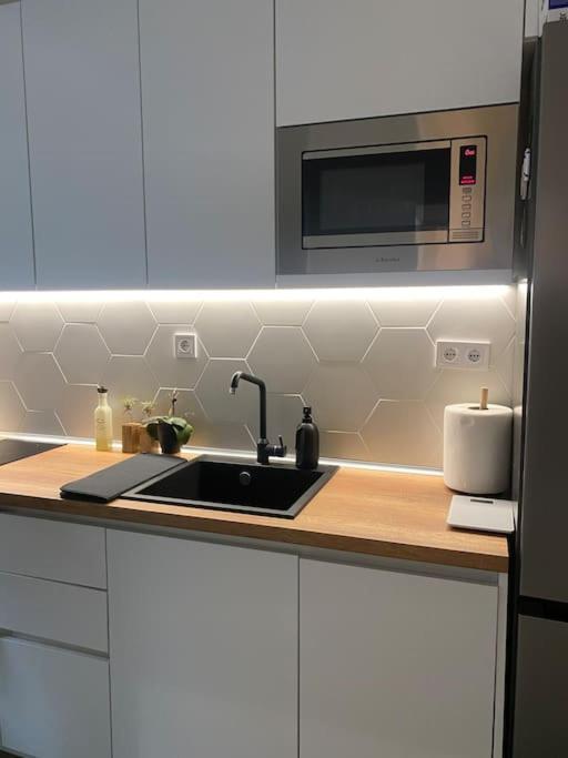 New Luxury Furnished Apartment - Beach, Varna Center & Fast Wi-Fi Kültér fotó