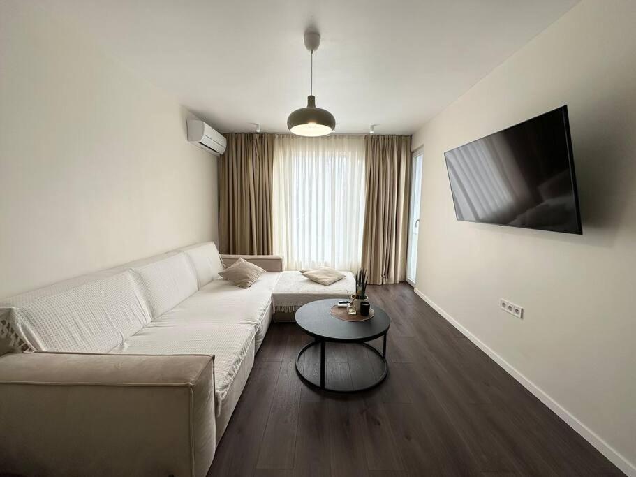 New Luxury Furnished Apartment - Beach, Varna Center & Fast Wi-Fi Kültér fotó