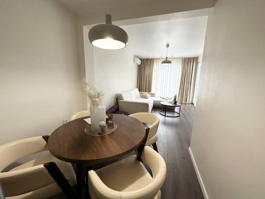 New Luxury Furnished Apartment - Beach, Varna Center & Fast Wi-Fi Kültér fotó