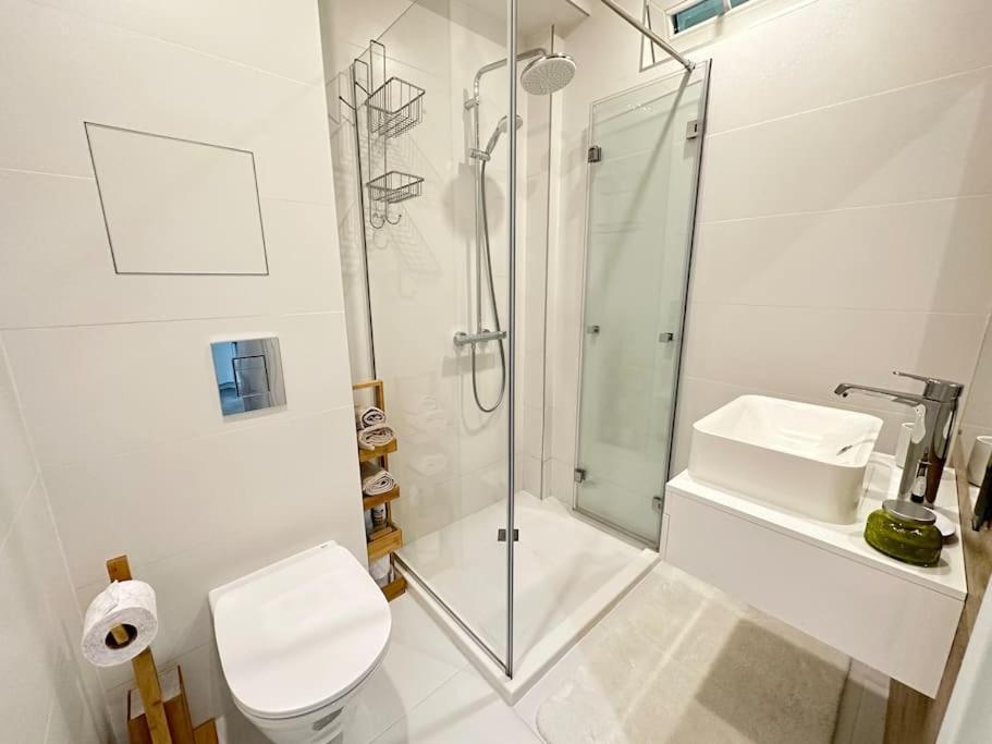 New Luxury Furnished Apartment - Beach, Varna Center & Fast Wi-Fi Kültér fotó