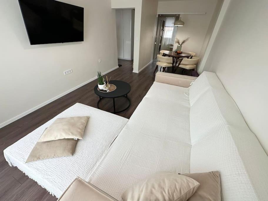 New Luxury Furnished Apartment - Beach, Varna Center & Fast Wi-Fi Kültér fotó