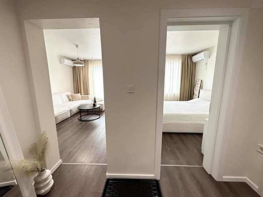New Luxury Furnished Apartment - Beach, Varna Center & Fast Wi-Fi Kültér fotó