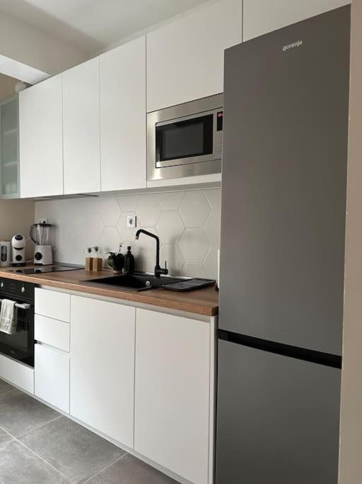 New Luxury Furnished Apartment - Beach, Varna Center & Fast Wi-Fi Kültér fotó
