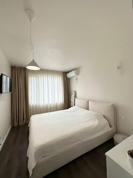 New Luxury Furnished Apartment - Beach, Varna Center & Fast Wi-Fi Kültér fotó