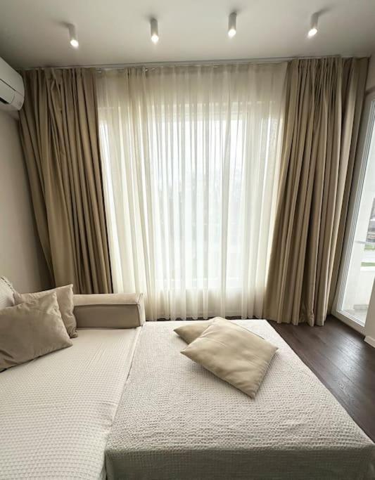 New Luxury Furnished Apartment - Beach, Varna Center & Fast Wi-Fi Kültér fotó