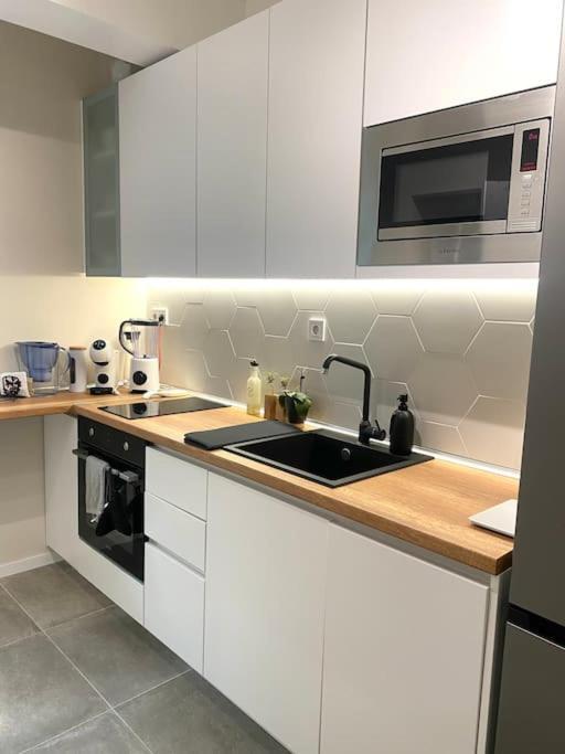 New Luxury Furnished Apartment - Beach, Varna Center & Fast Wi-Fi Kültér fotó