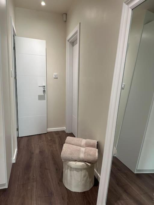 New Luxury Furnished Apartment - Beach, Varna Center & Fast Wi-Fi Kültér fotó